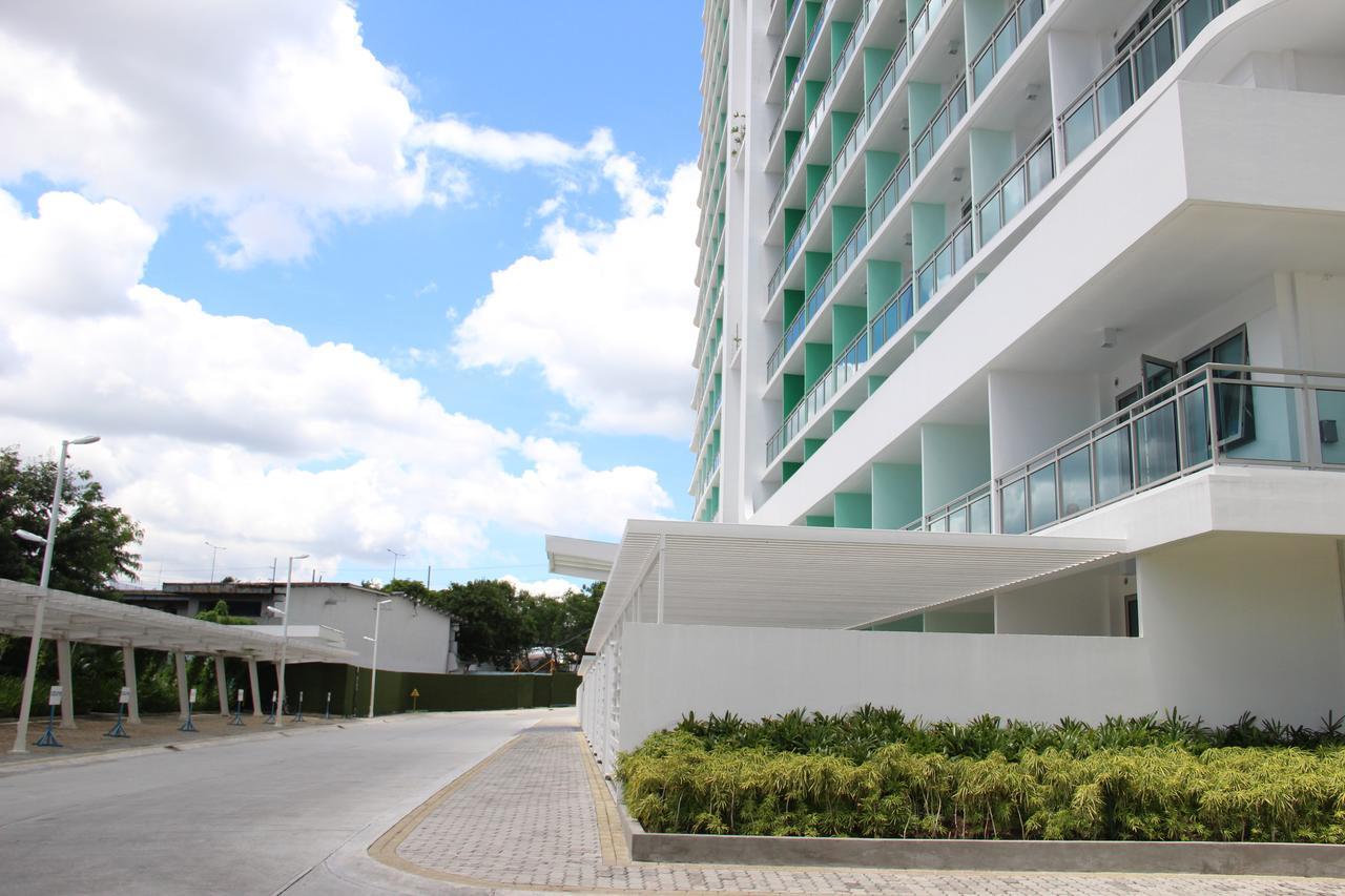 Azure Tropical Paradise Manila Eksteriør bilde